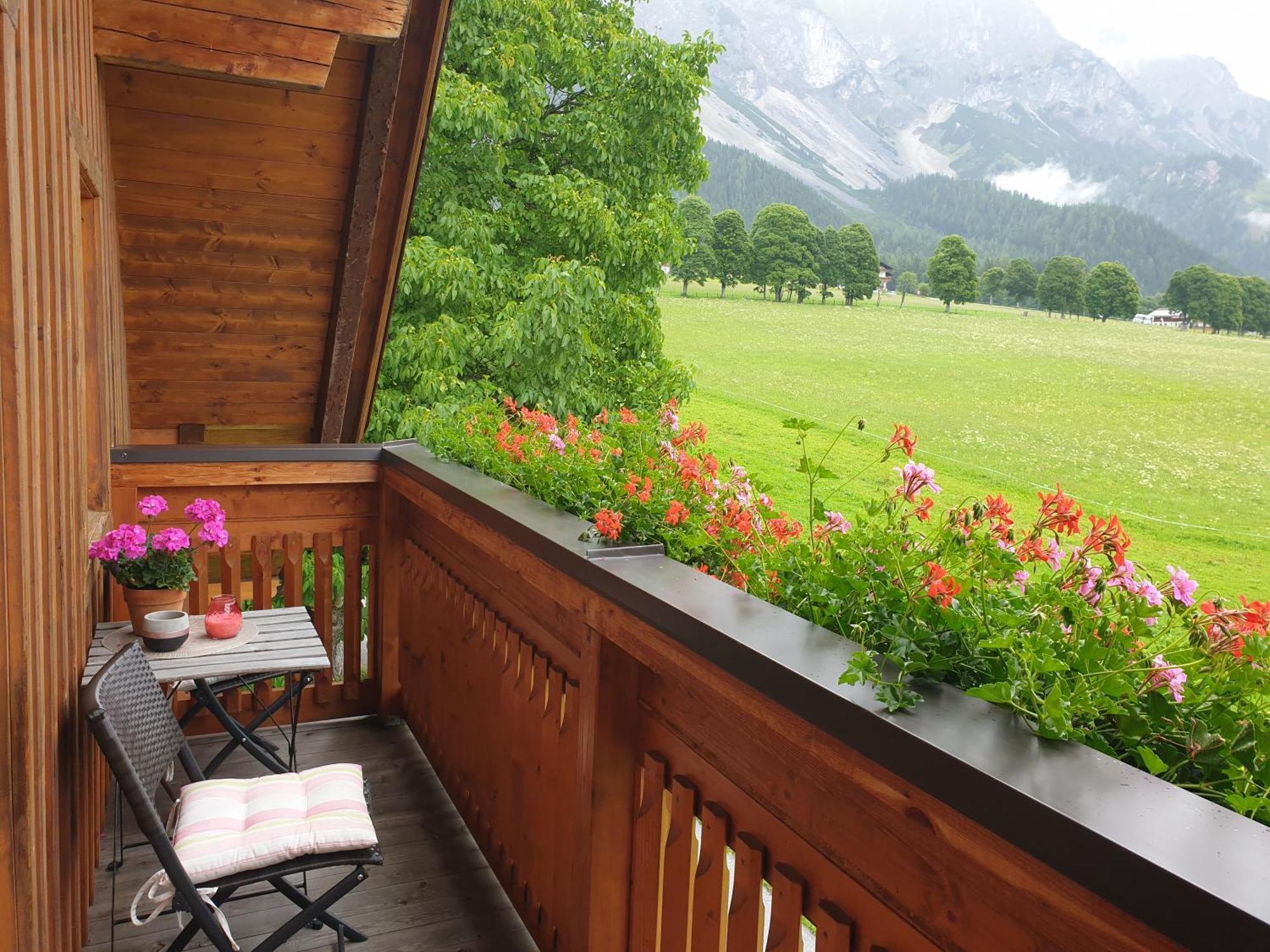 Bergfuehrerhaus Bed & Breakfast Ramsau am Dachstein Exterior photo